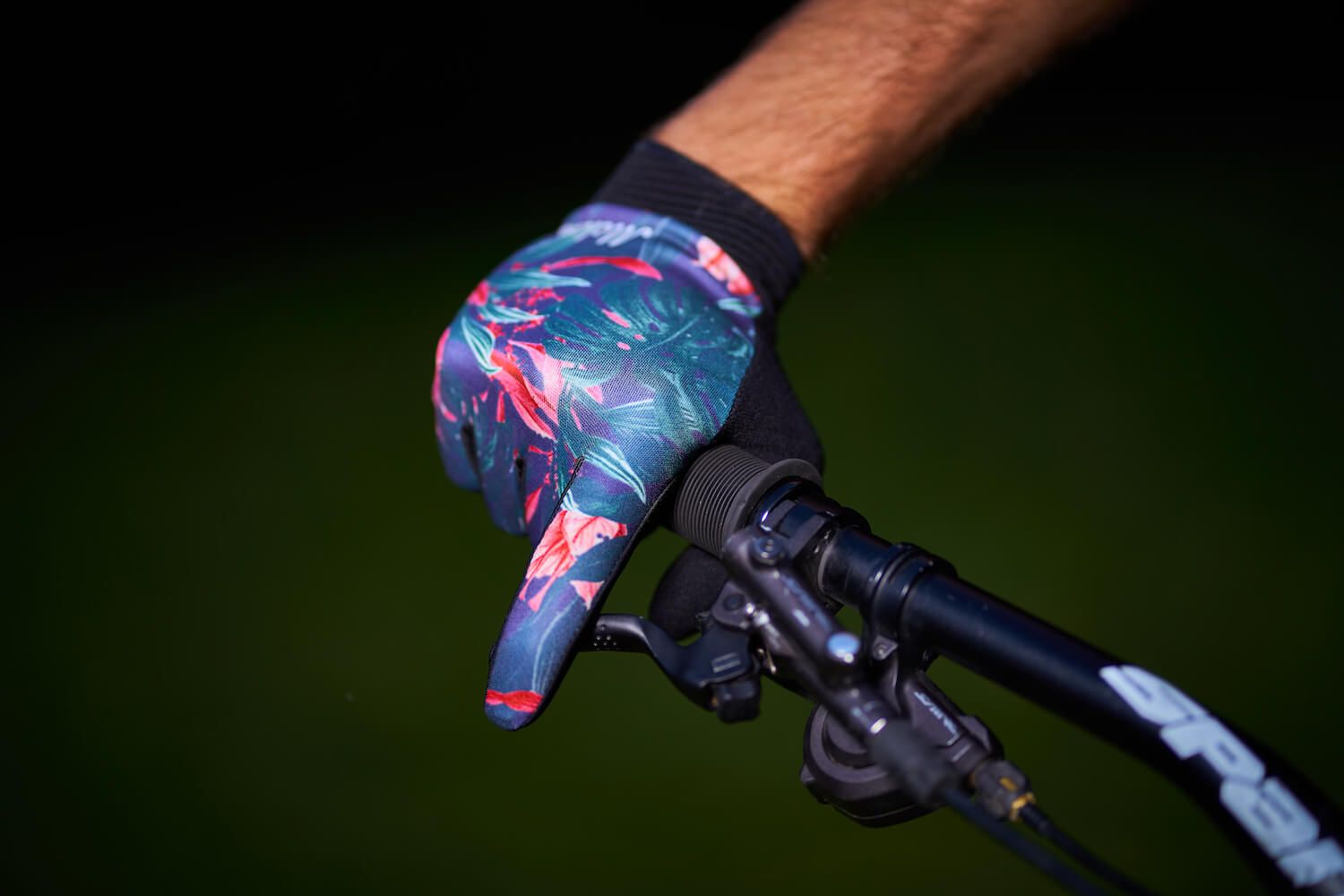 Melon Optics MTB Gloves (lifestyle) - Tropical 8